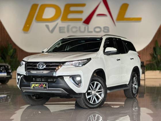 TOYOTA HILUX 2.8 SRX 4X4 CD 16V DIESEL 4P AUTOMÁTICO TOYOTA HILUX 2.8 SRX 4X4 CD 16V DIESEL 4P AUTOMÁTICO